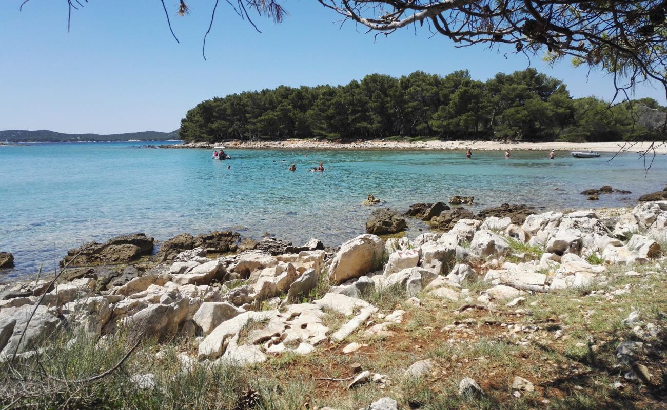 Foto af Lumbrak beach med sten overflade