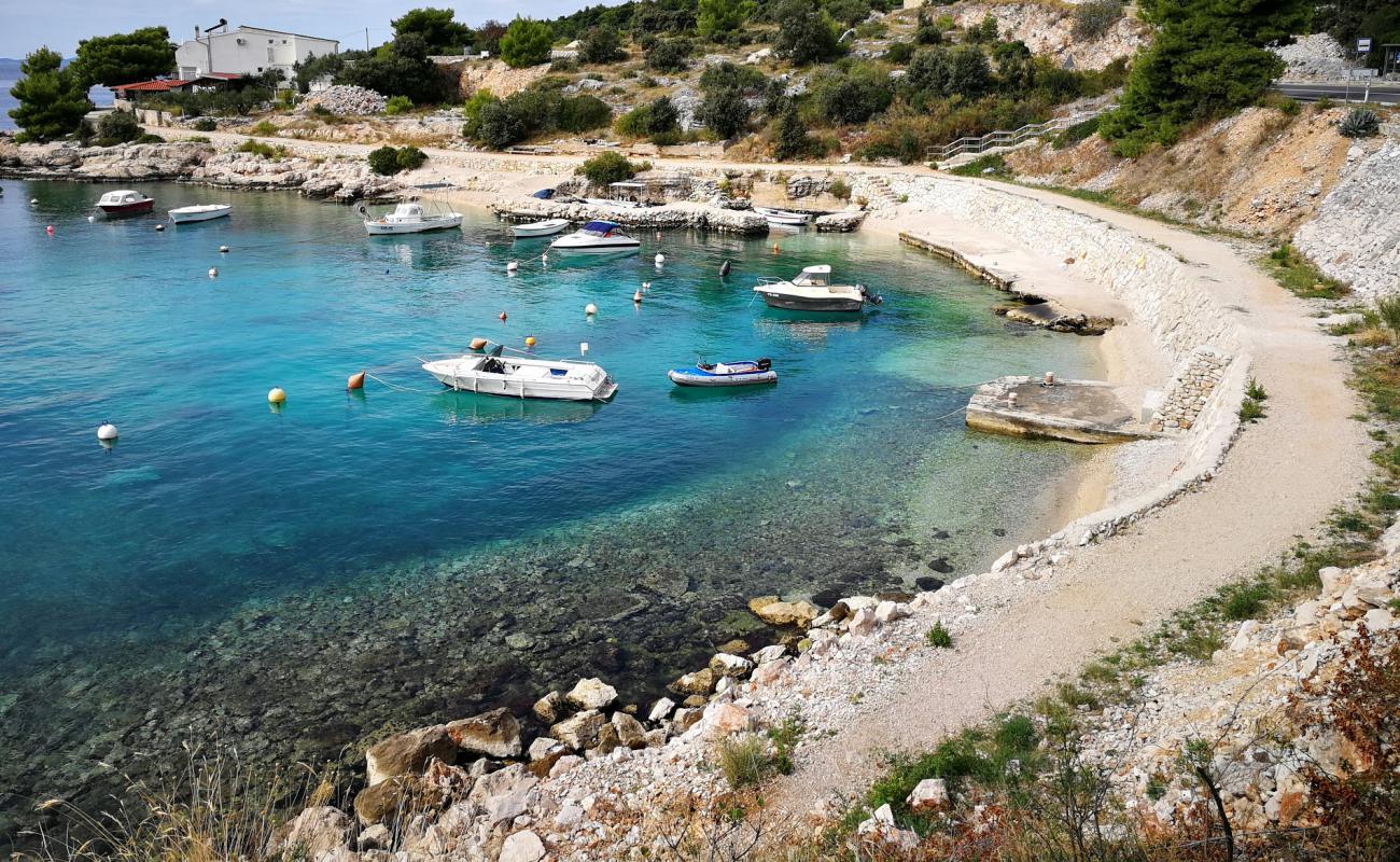 Foto af Dolac III beach med let fin sten overflade