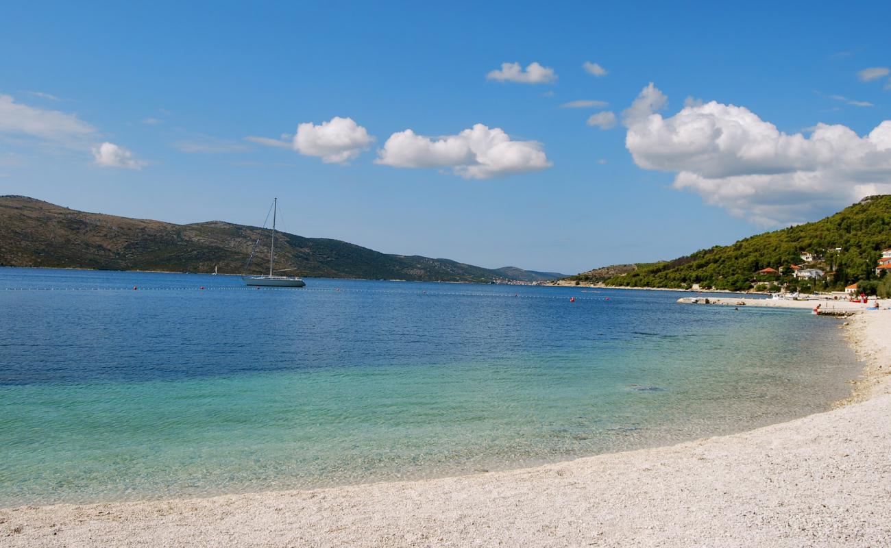 Foto af Seget Strand med lys sand overflade