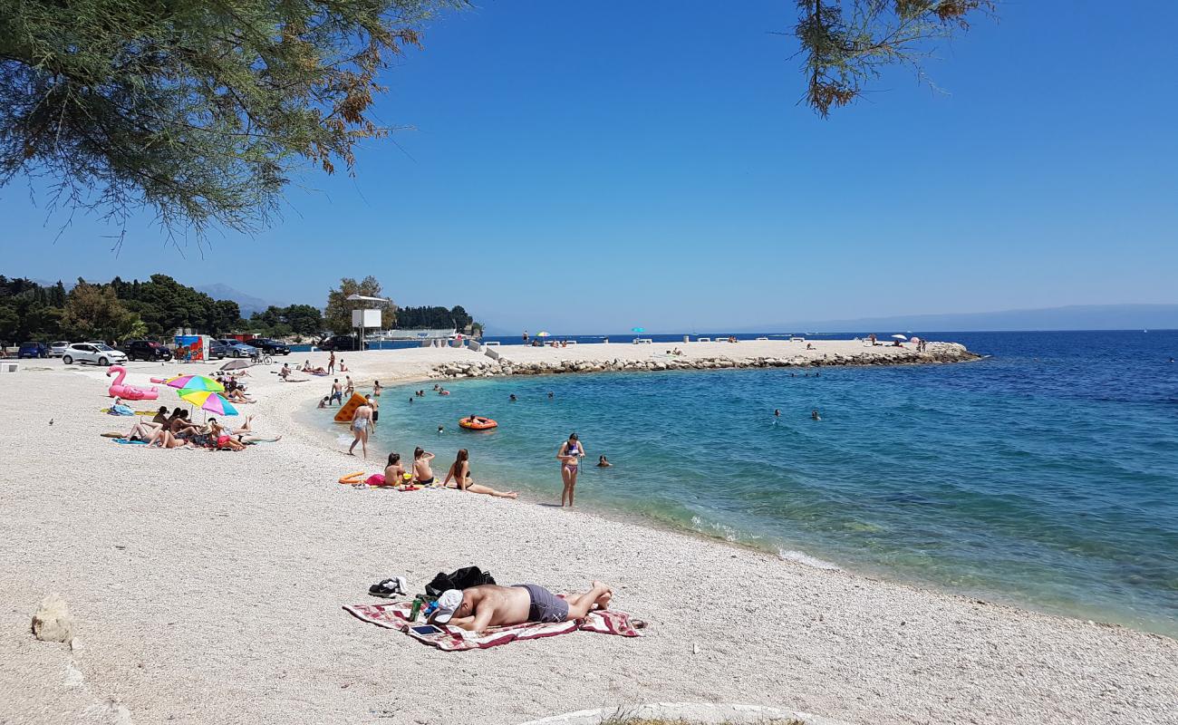 Foto af Obojena beach med let sten overflade