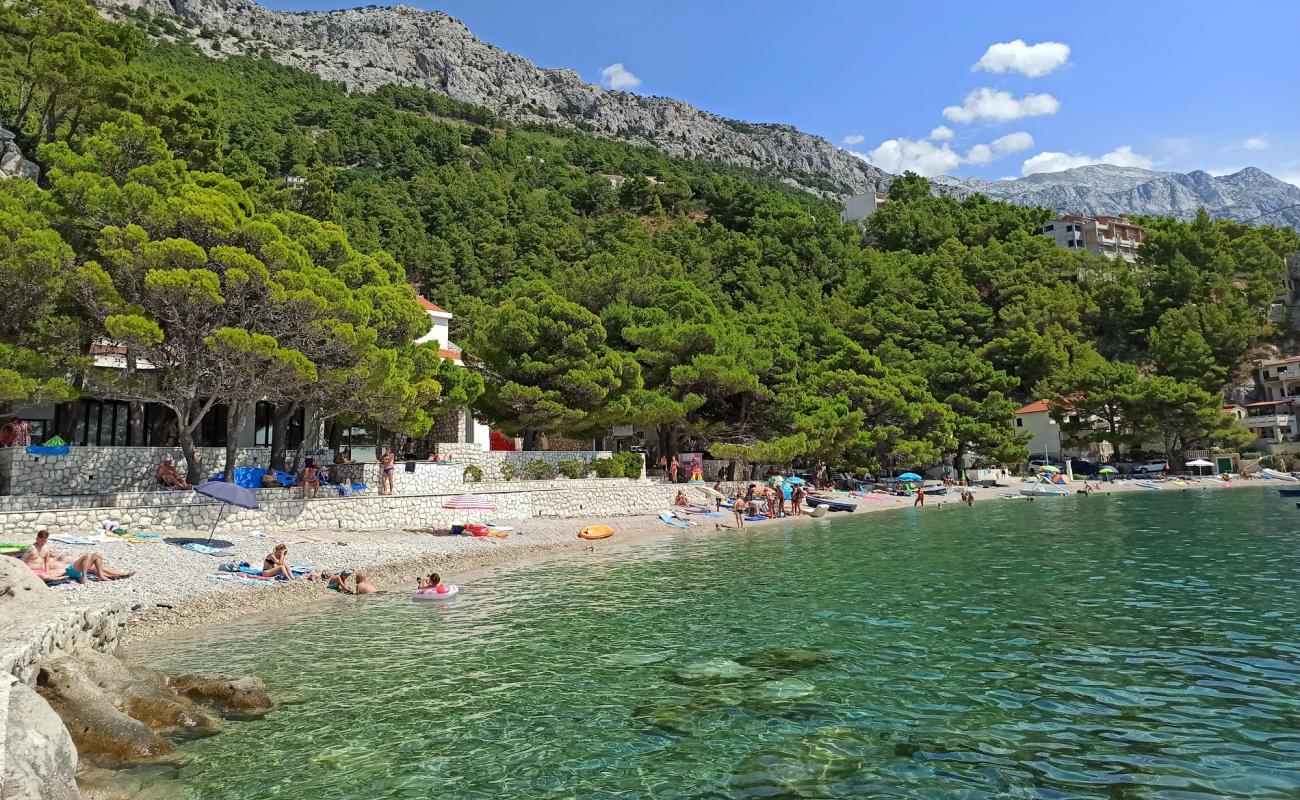 Foto af Jakirusa Strand med let fin sten overflade