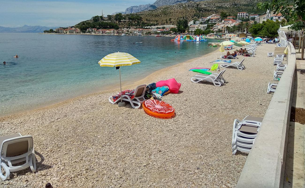 Foto af Podgora Strand med let fin sten overflade