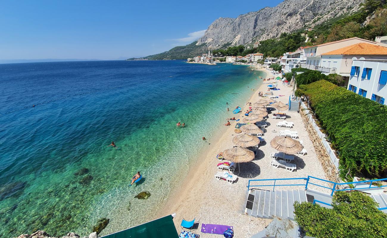 Foto af Izbitac beach med let fin sten overflade