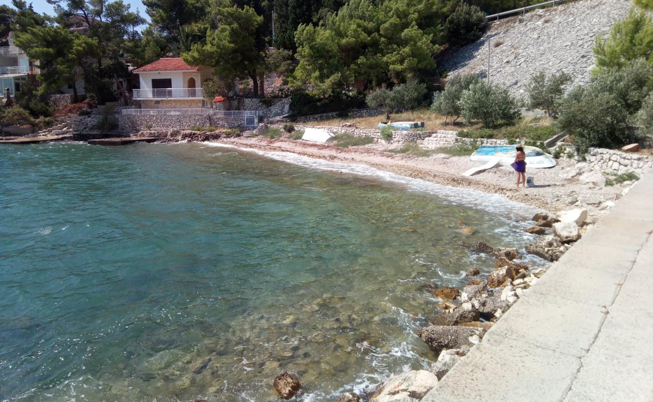 Foto af Radalj beach med let fin sten overflade