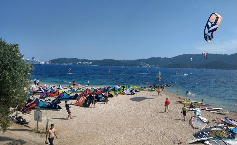 Foto af Viganj III beach med let fin sten overflade