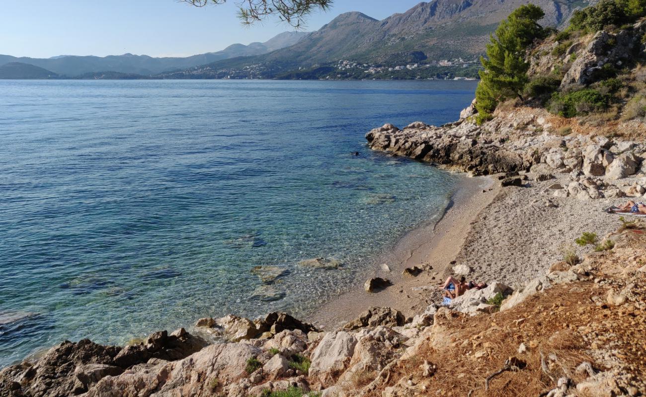 Foto af Tiha beach med let sten overflade