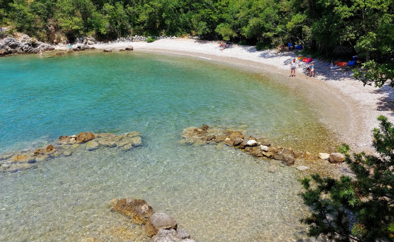 Foto af Makneli beach med let sten overflade