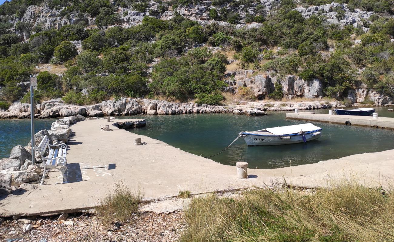 Foto af Uvala Svitla med betonovertræk overflade