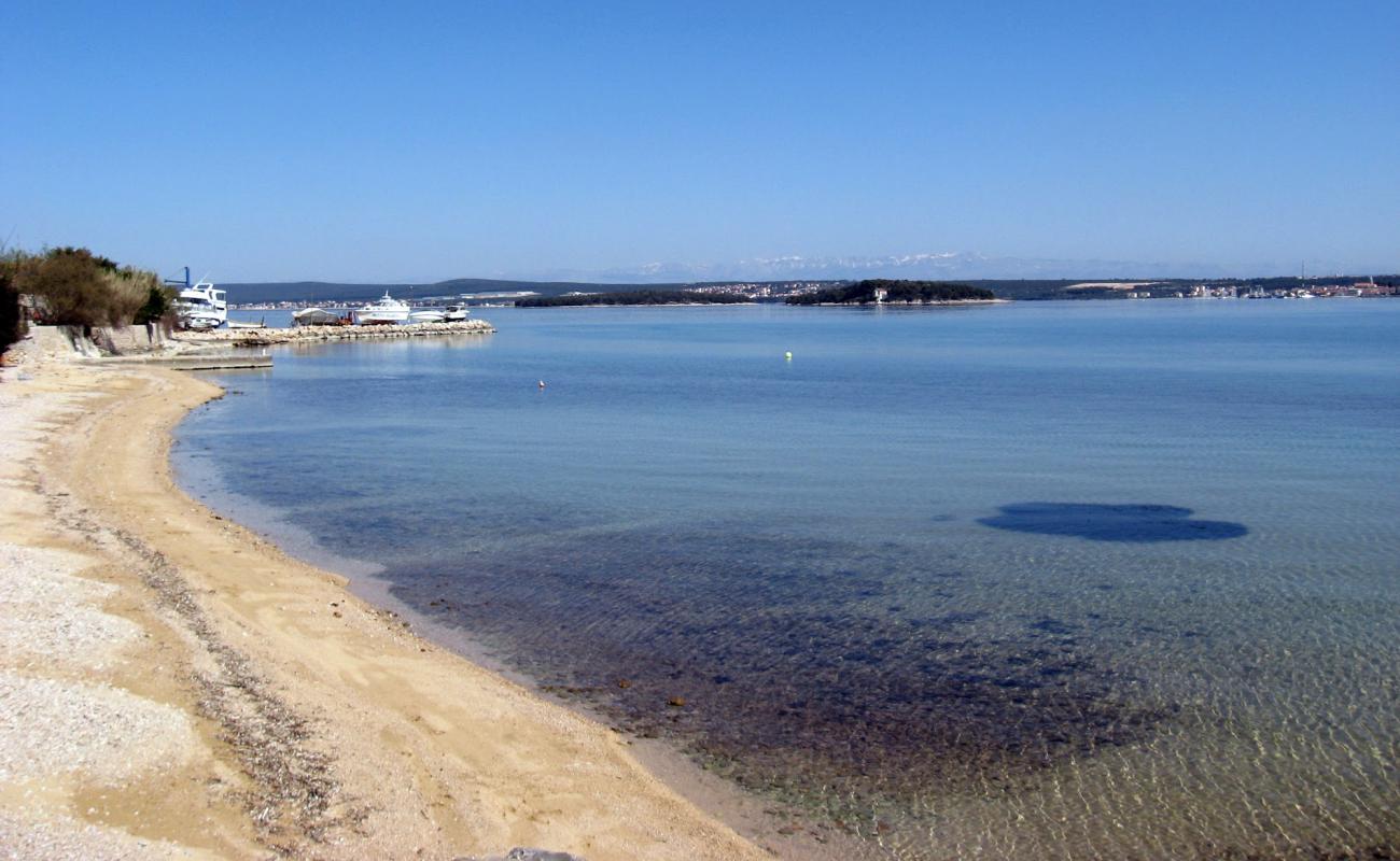 Foto af Plaza Plazine med brunt sand overflade