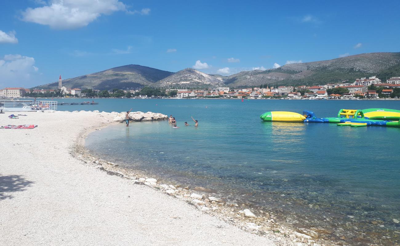 Foto af Trogir beach med let sten overflade