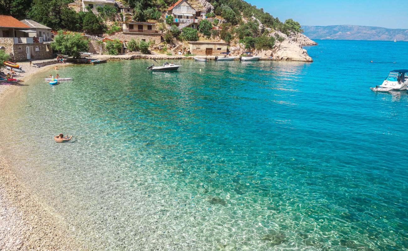 Foto af Mala Stiniva beach med let sten overflade