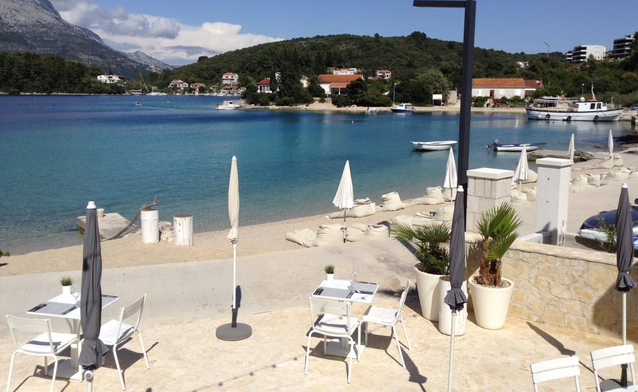 Foto af Zrnovo beach med let fin sten overflade