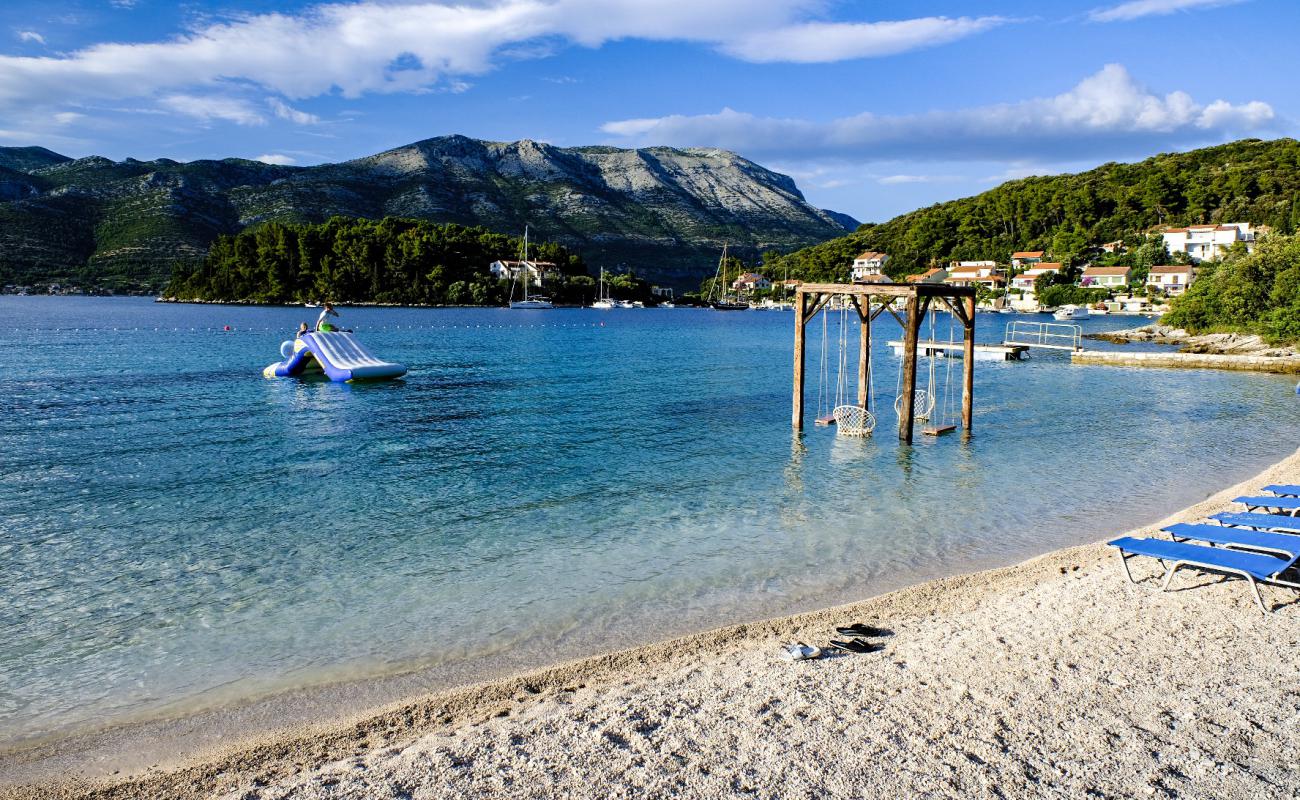 Foto af Zrnovo II beach med let fin sten overflade