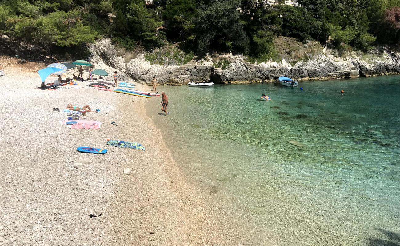 Foto af Bratinja Luka beach med hvid sten overflade