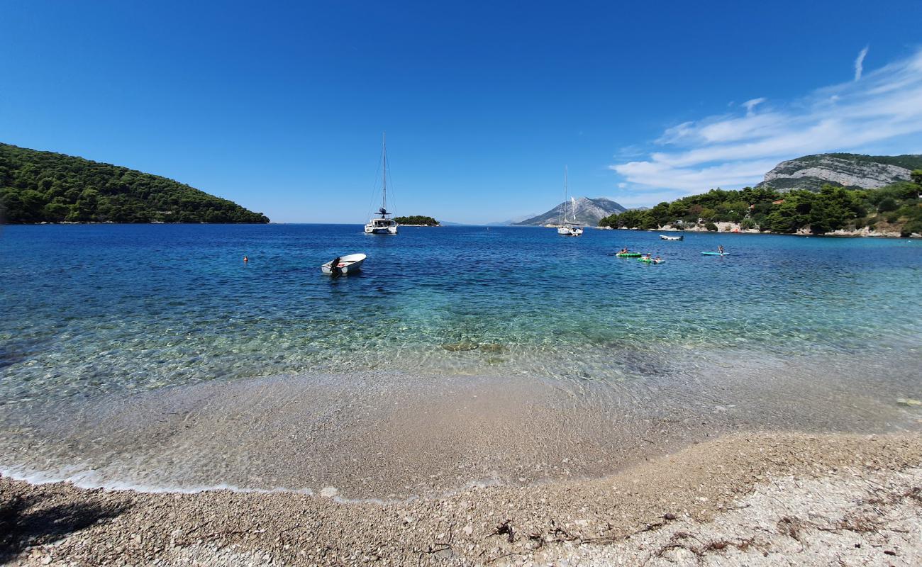 Foto af Vucine beach med let sand og småsten overflade