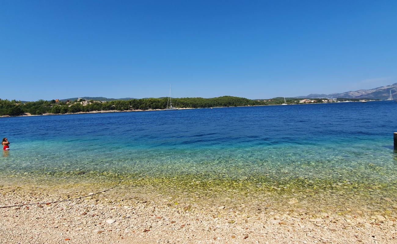 Foto af Otocic Vrnik med hvid sten overflade