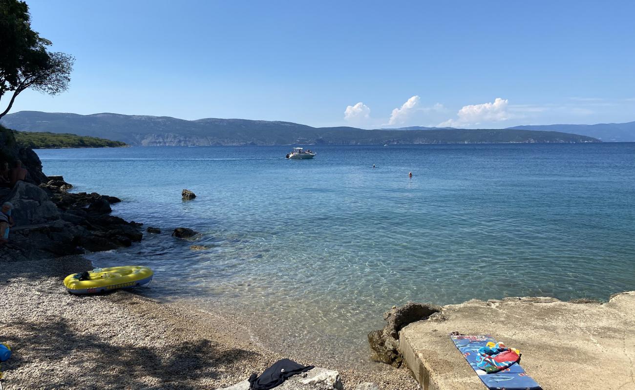 Foto af Uvala Cavlena Beach med grå fin sten overflade