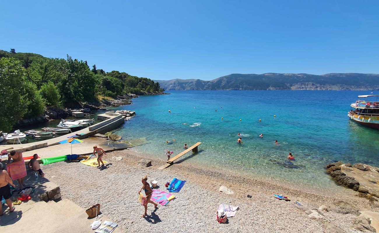 Foto af Glavotok Port Beach med grå fin sten overflade