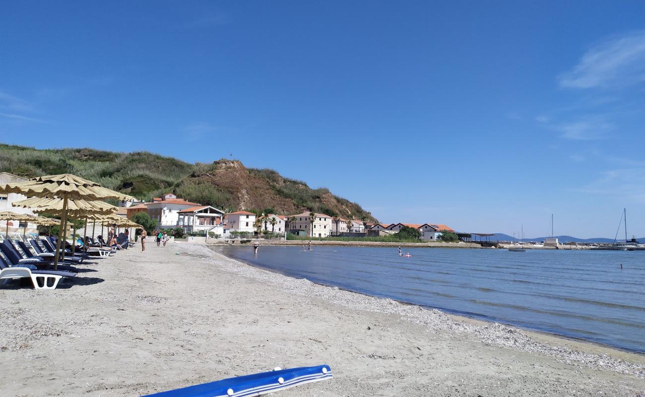 Foto af Susak Beach med grå sand overflade