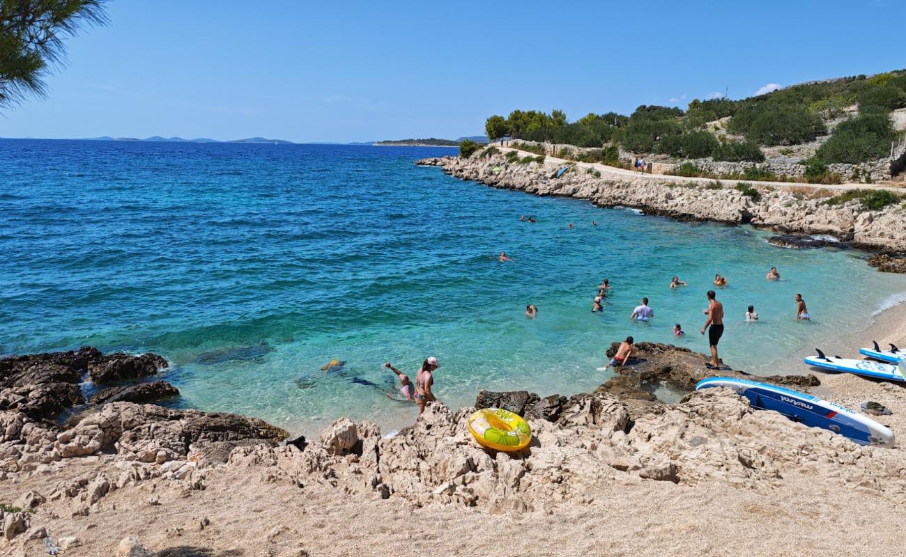 Foto af Beach Rtic med grå fin sten overflade