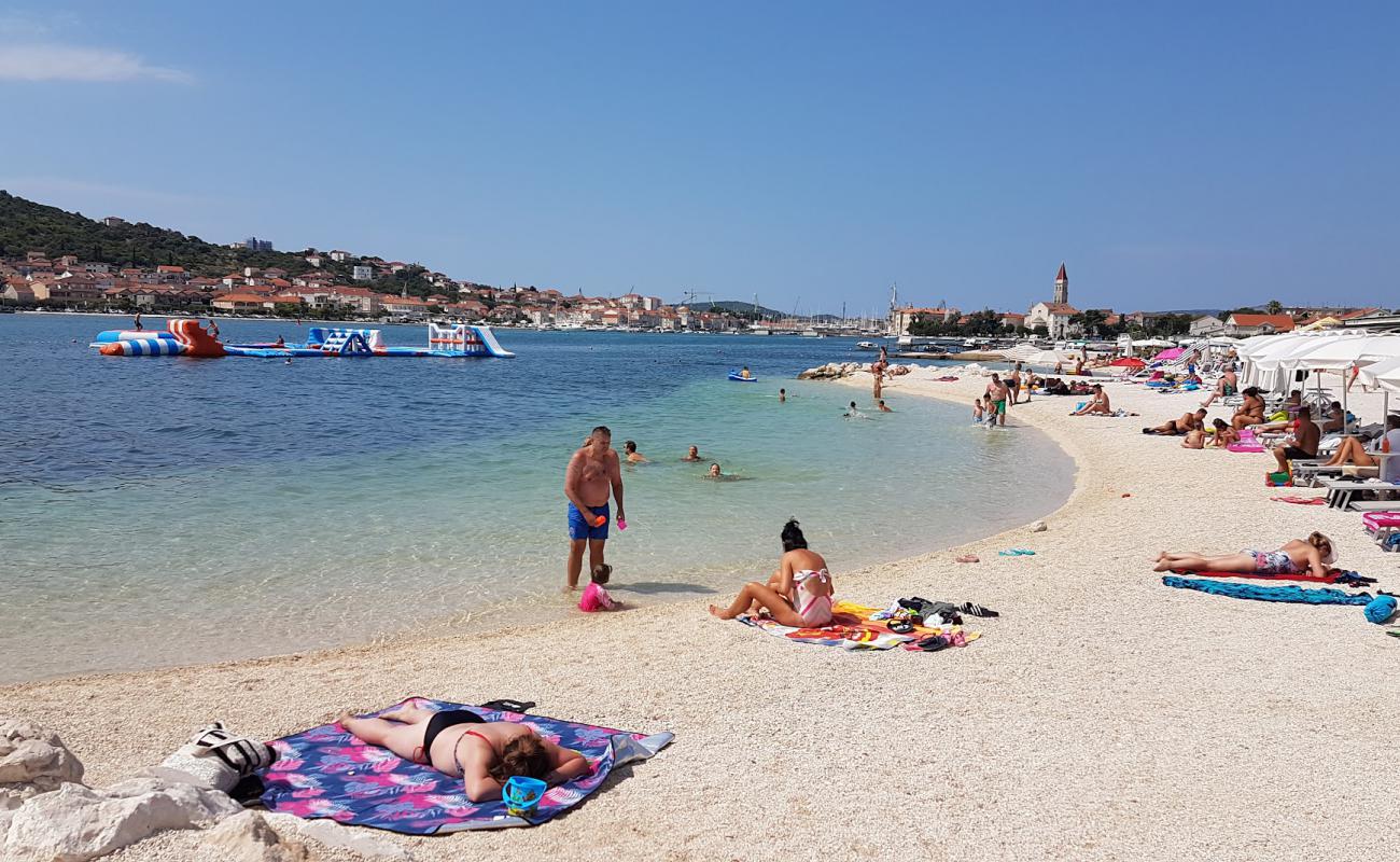 Foto af Gradska Plaza Trogir med let fin sten overflade