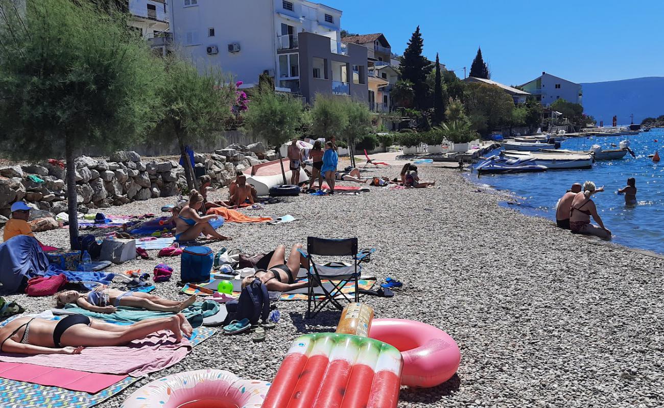 Foto af Plaza Blace med grå sten overflade