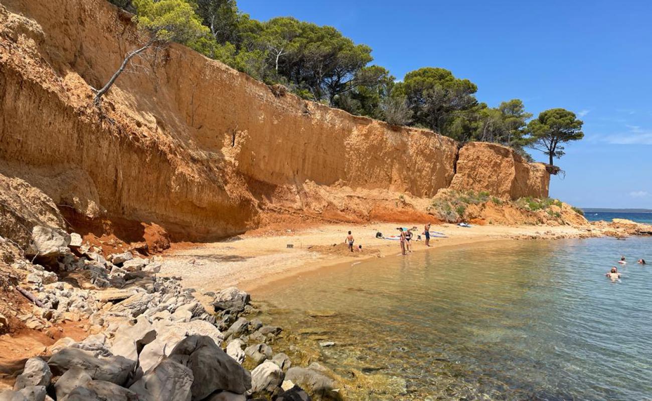 Foto af Plaza Podbrizi med lys sand overflade