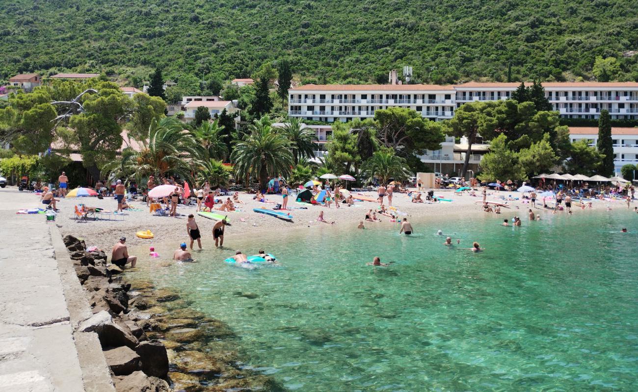 Foto af Pozora Beach med grå sten overflade