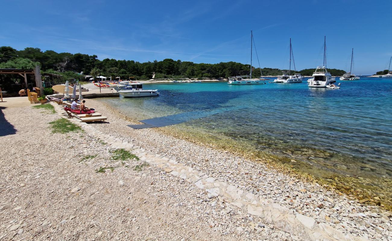 Foto af Tri Grede Bay med sten overflade