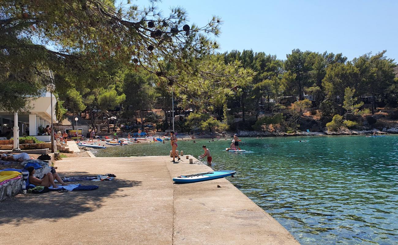 Foto af Vira Beach med let fin sten overflade