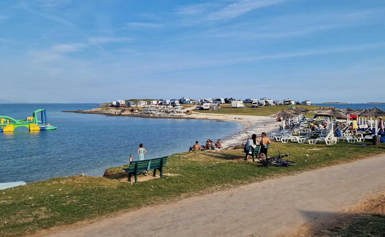 Foto af Premantura Beach med sten overflade