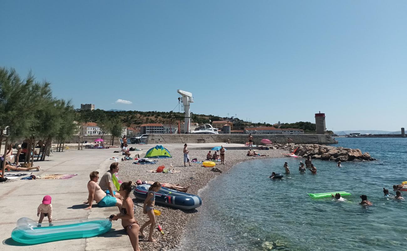 Foto af Plaza Senj med grå sten overflade