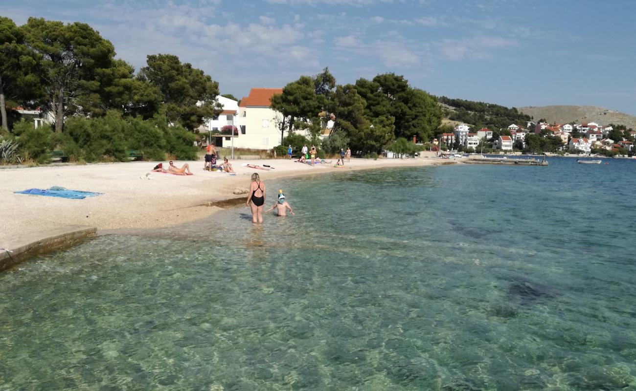 Foto af Aqua Beach Zaboric med grå fin sten overflade