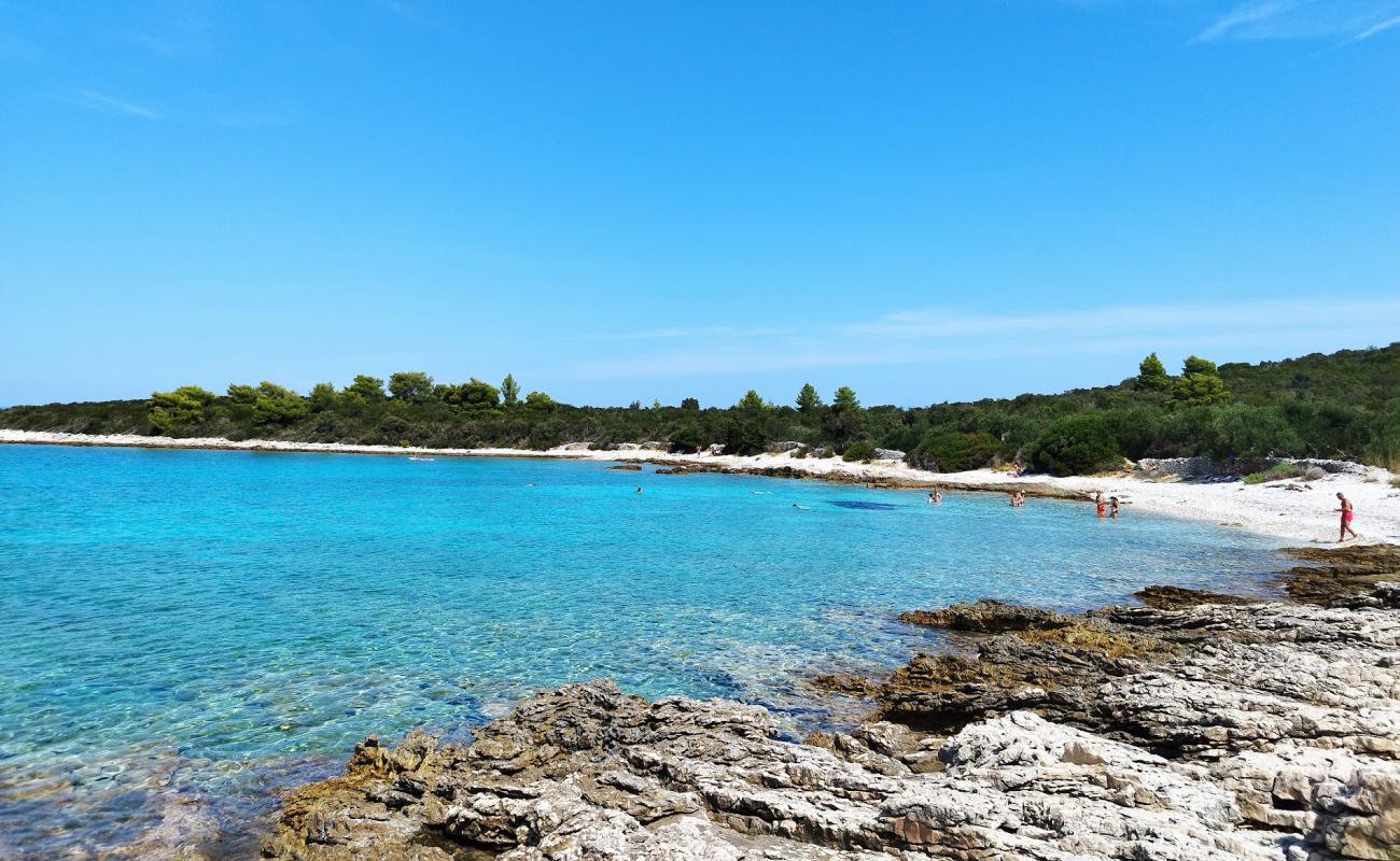 Foto af Beach pri Loviste med sten overflade