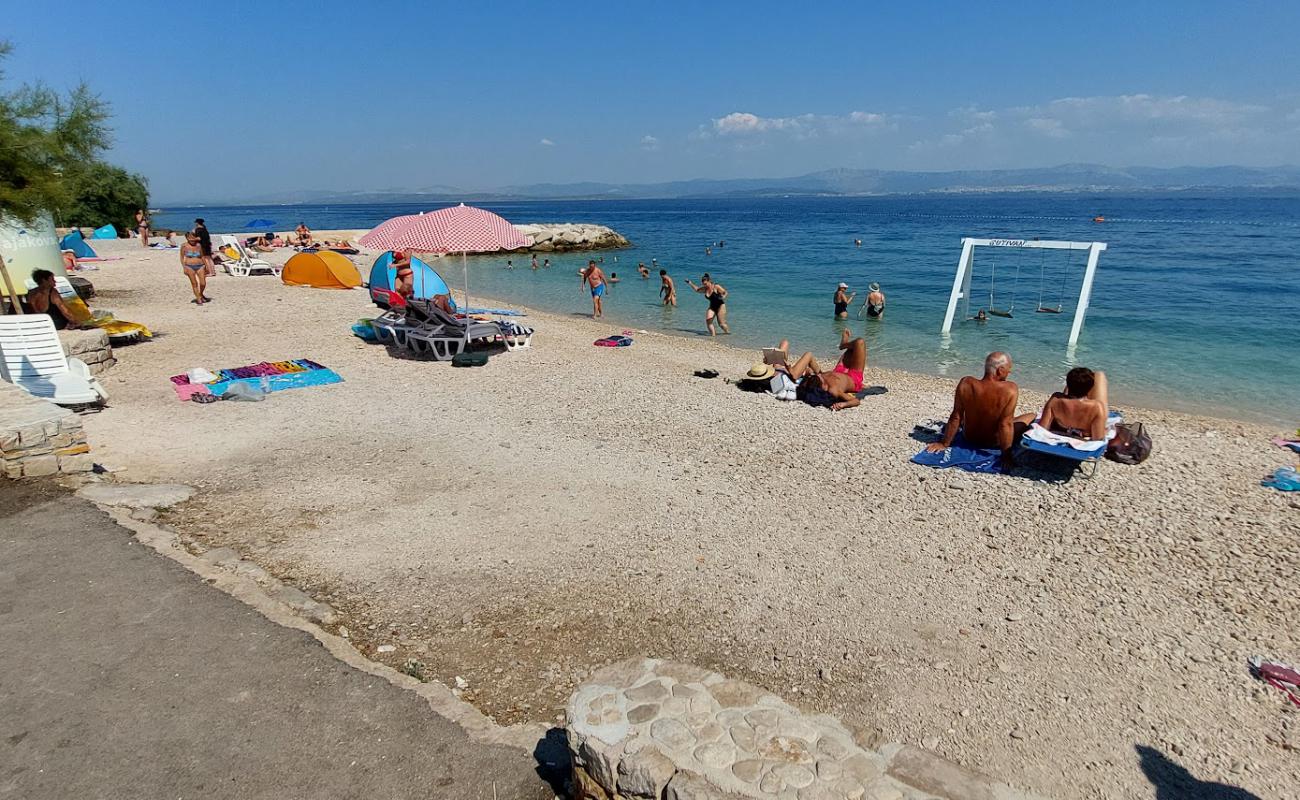 Foto af Sutivan Beach med let sten overflade