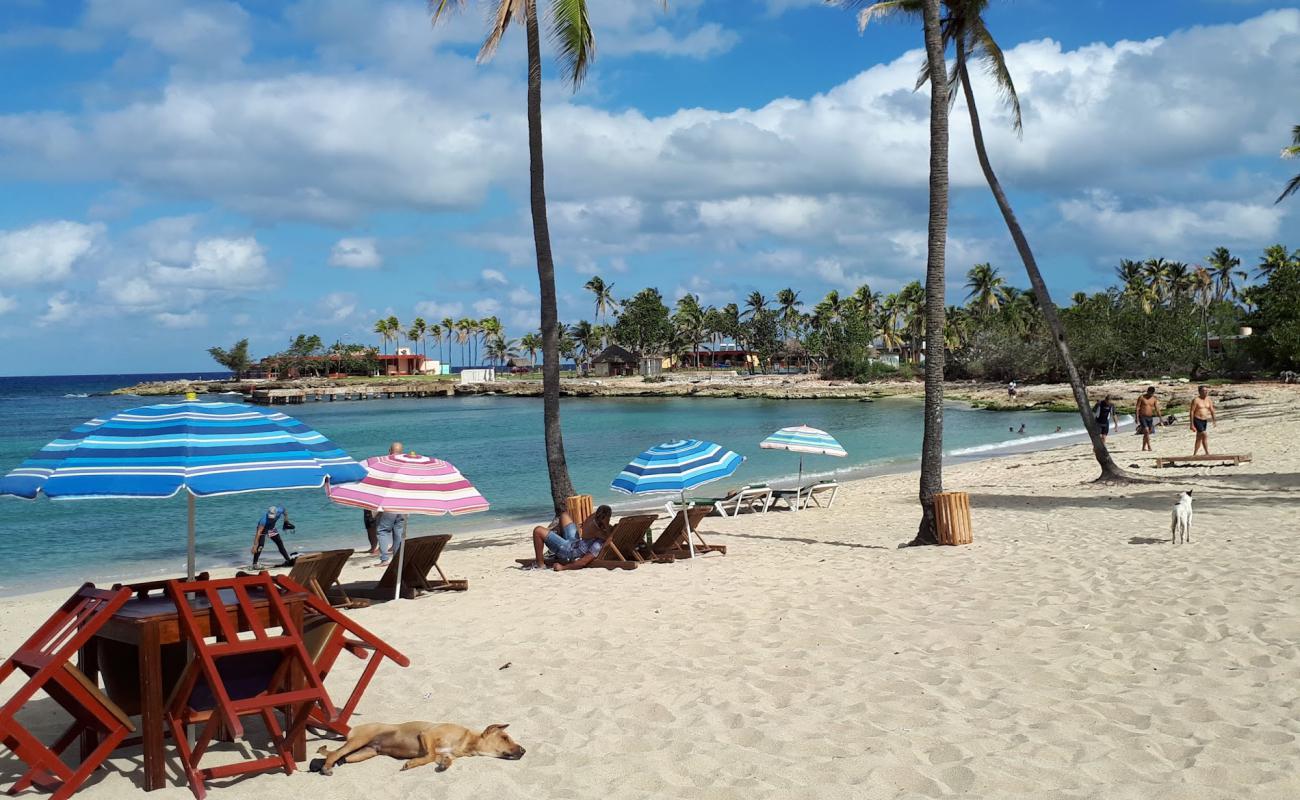 Foto af Playa Bacuranao med lys fint sand overflade