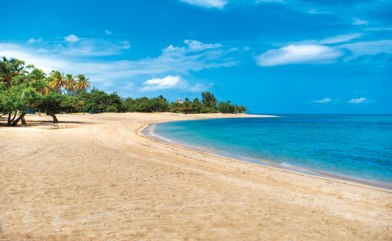 Foto af Cameleon Villas Strand med lys sand overflade