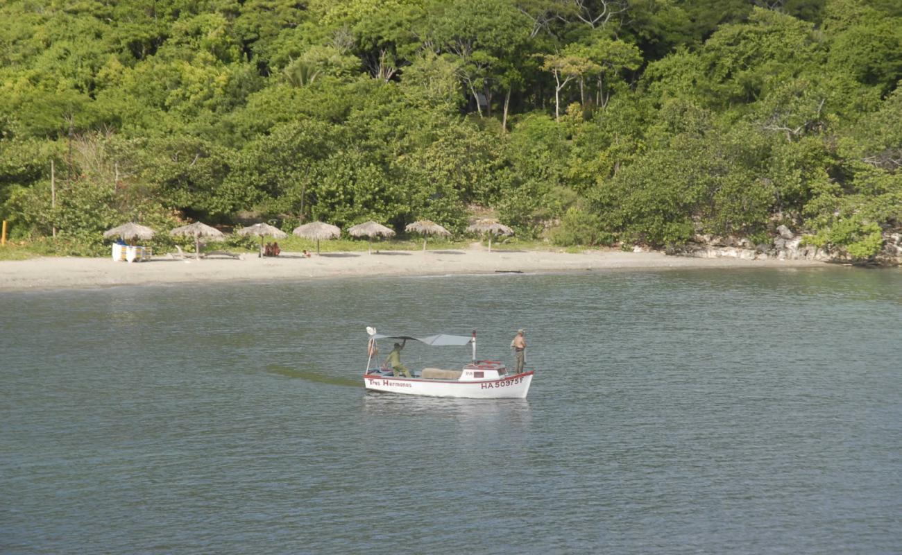 Foto af Bacunayagua beach med grå sand overflade