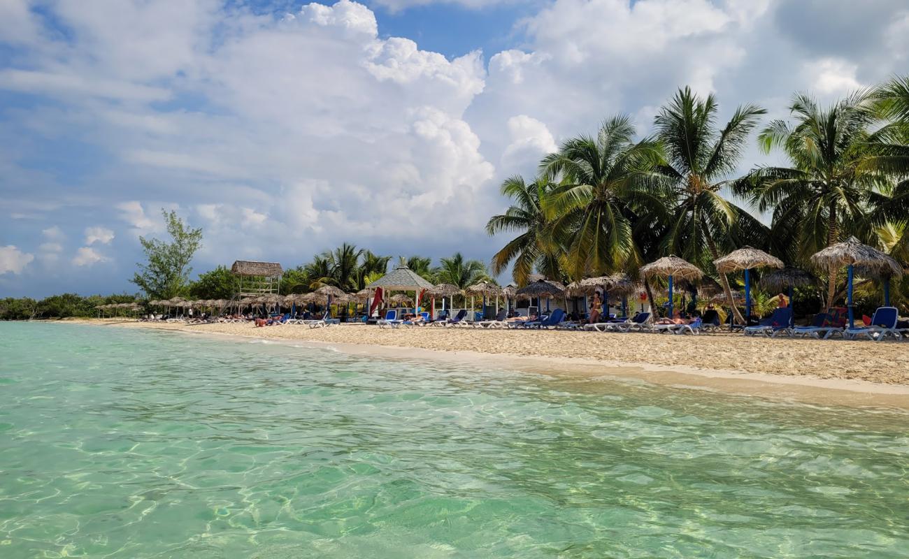 Foto af Playa Coco med lys fint sand overflade