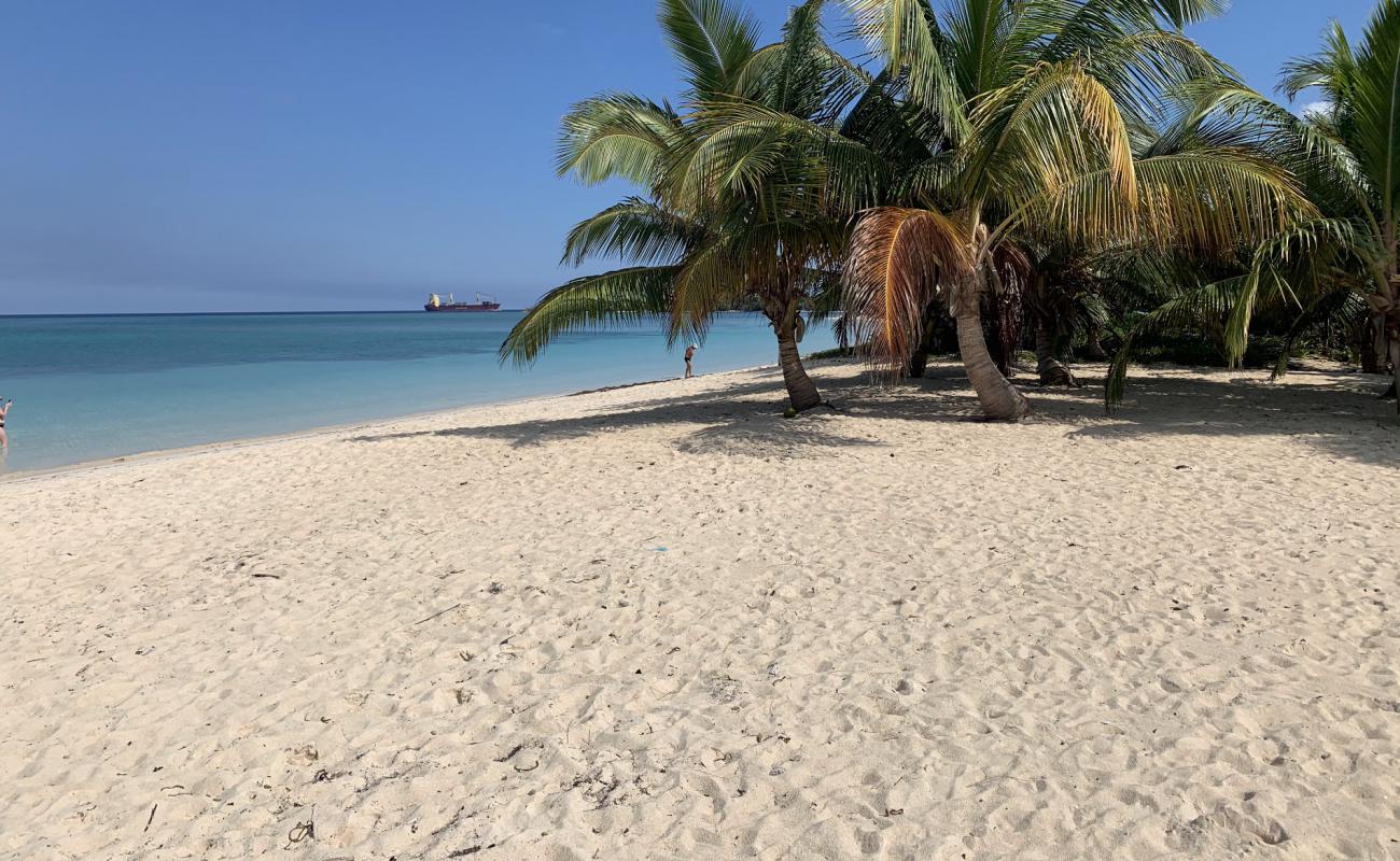 Foto af Playa Santa Lucia med lys sand overflade