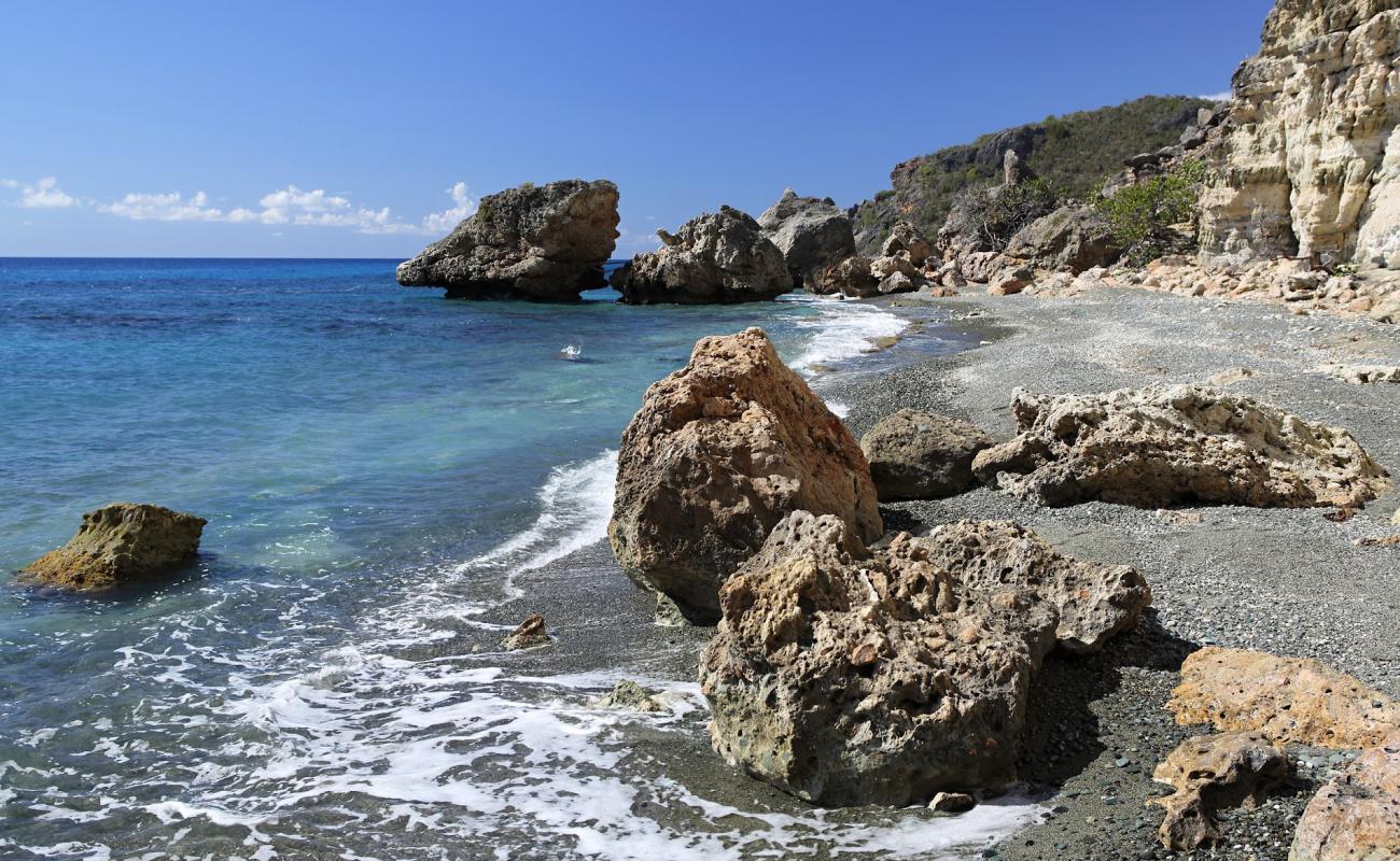 Foto af Playa de Cajobabo med grå sten overflade