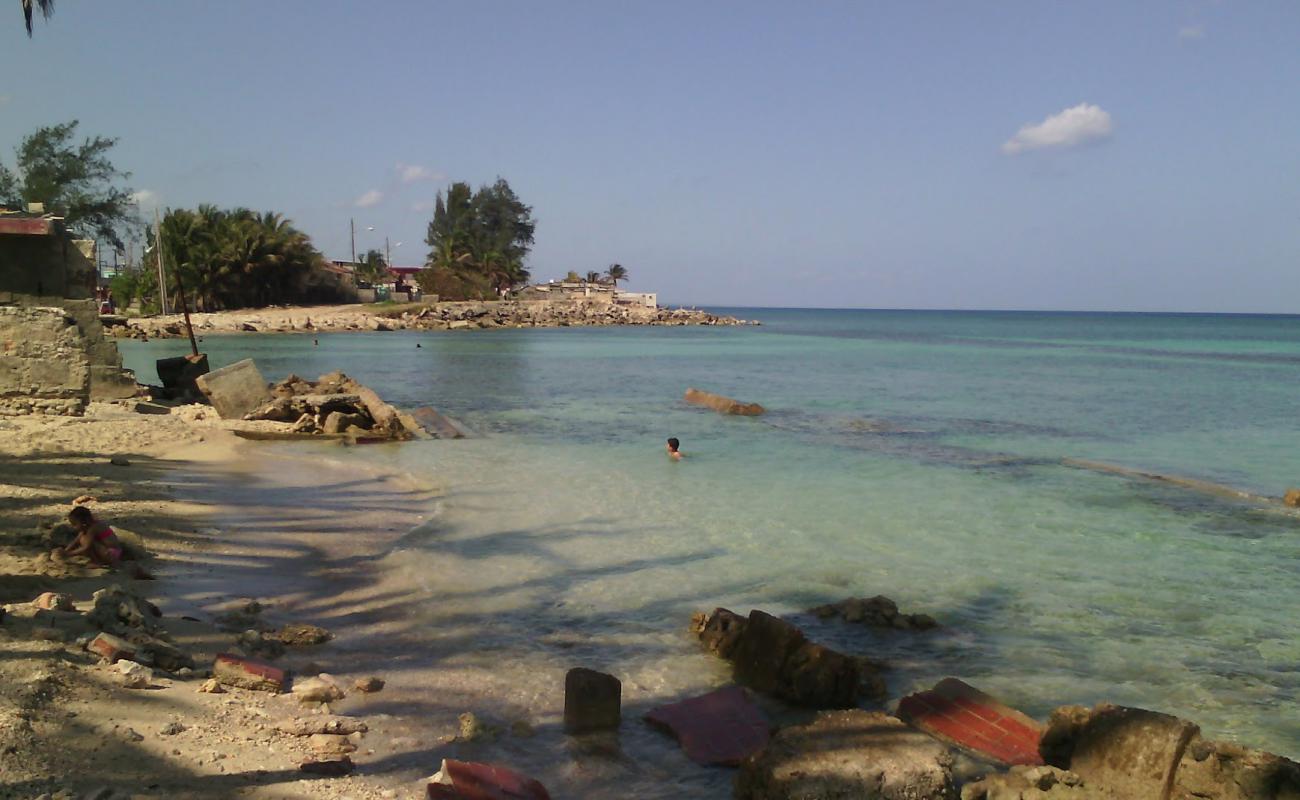 Foto af Playa de Jaimanitas med lys sand overflade