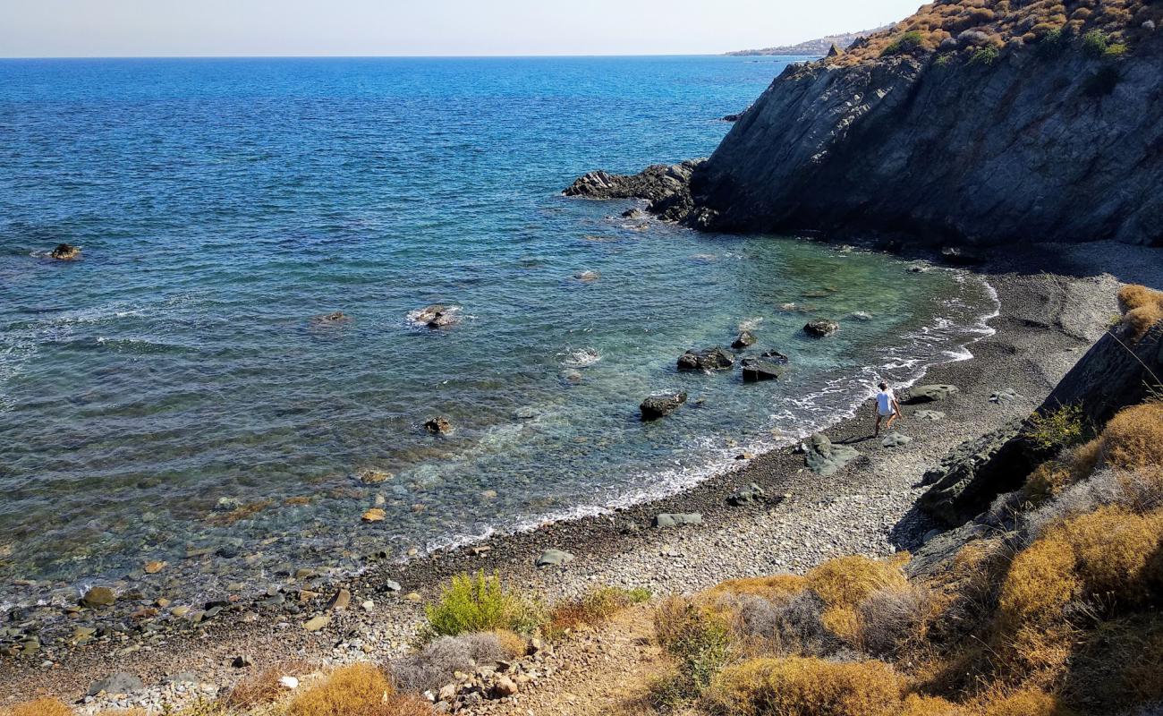 Foto af Koulla's beach med grå sten overflade