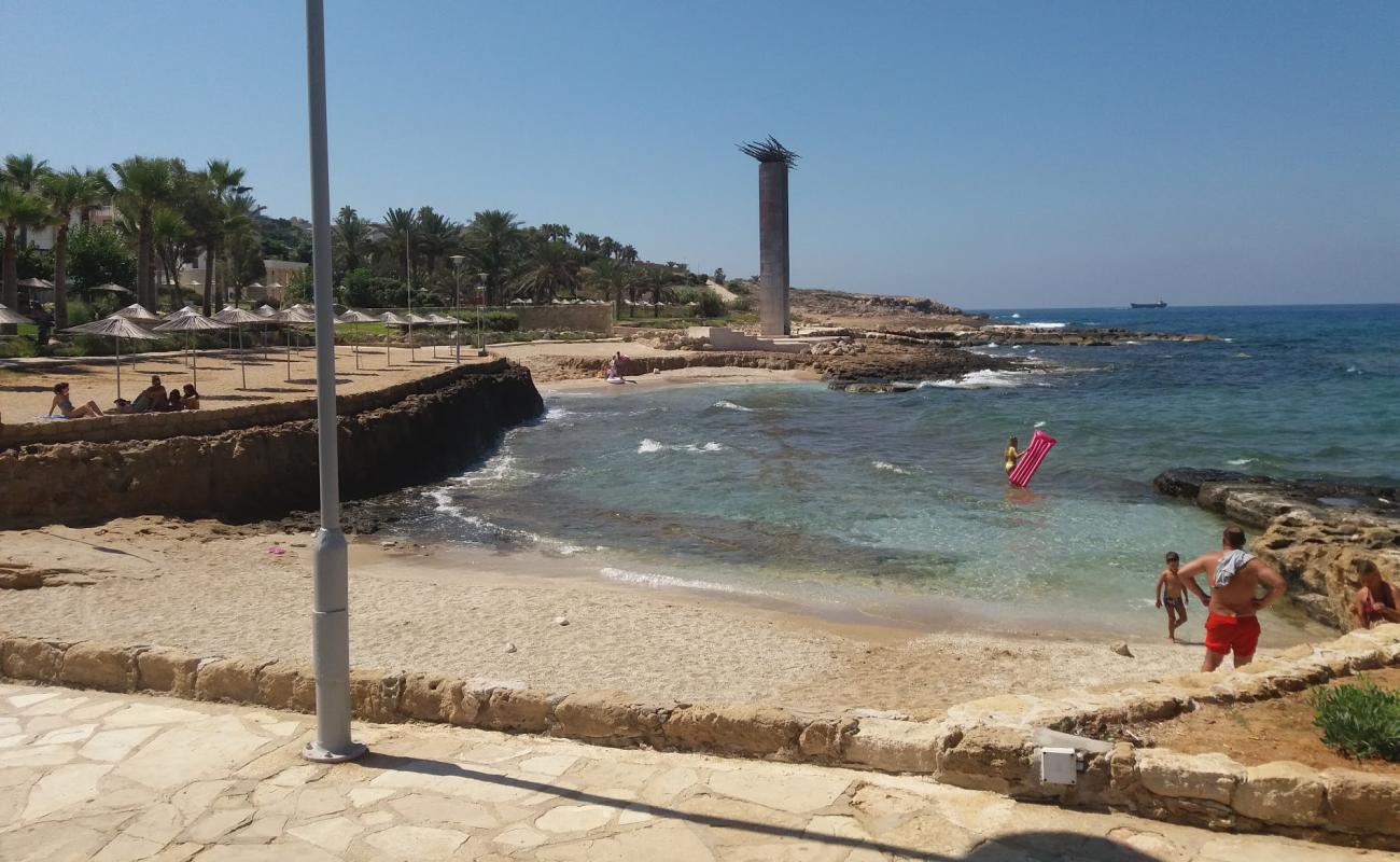 Foto af St'George beach med lys fint sand overflade