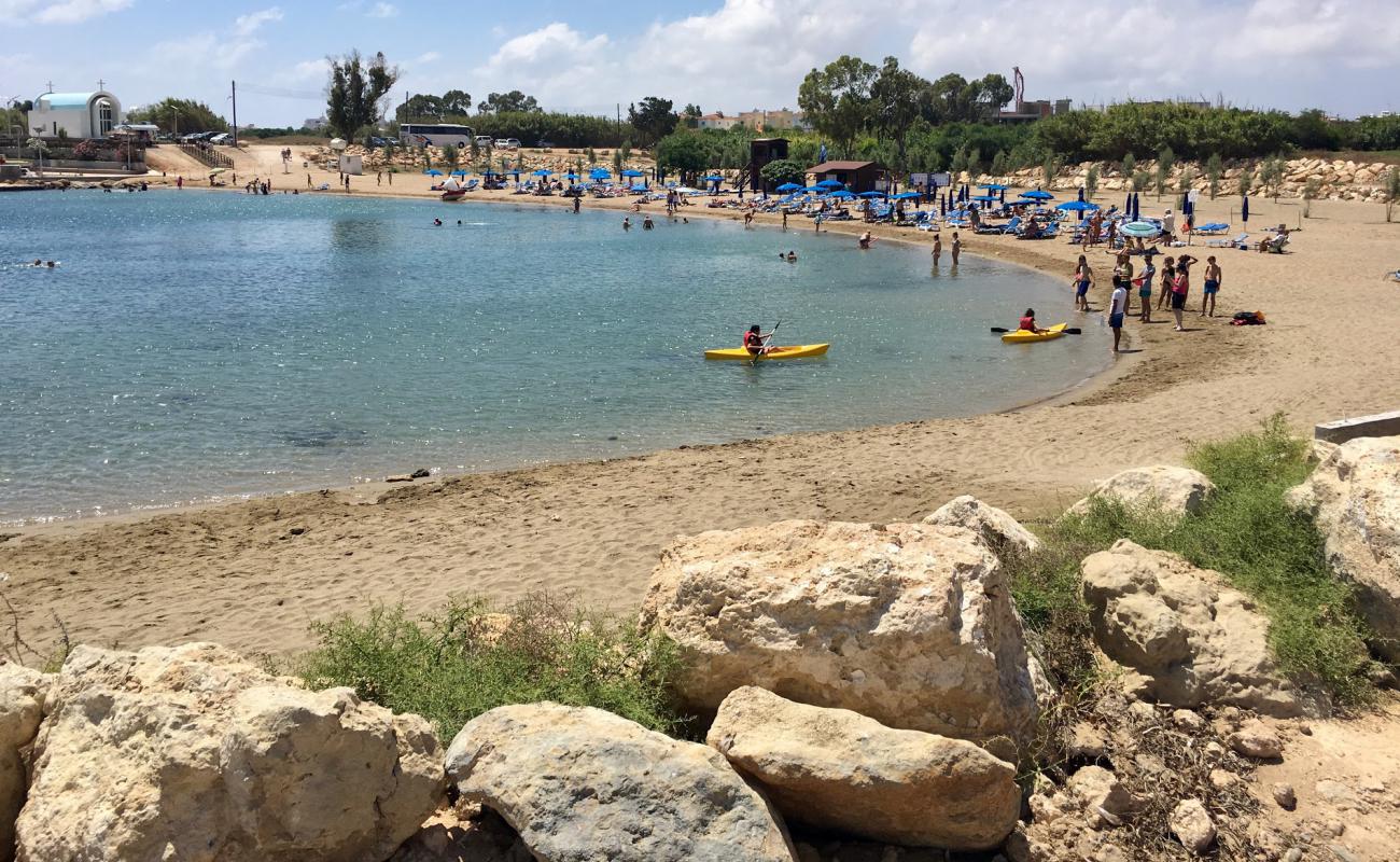 Foto af Trinity beach med lys sand overflade