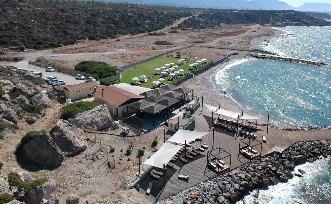 Foto af Korineum beach med grå sten overflade