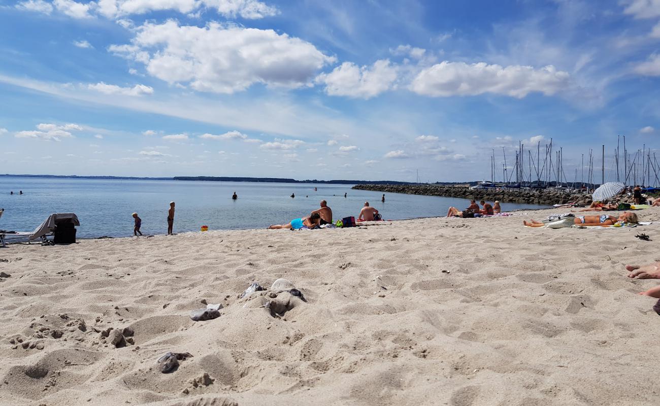 Foto af Den Sorte Strand med lys sand overflade