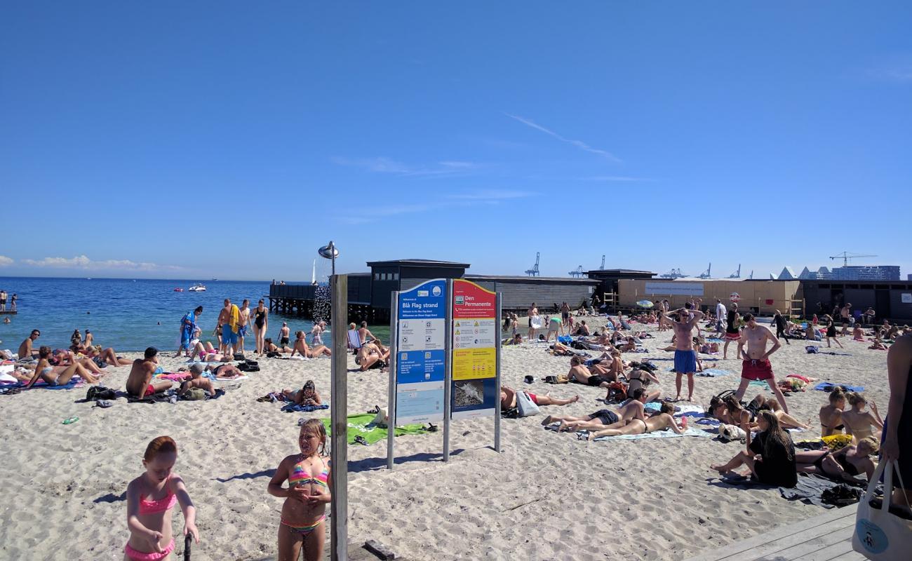 Foto af Den Permanente Strand med lys sand overflade