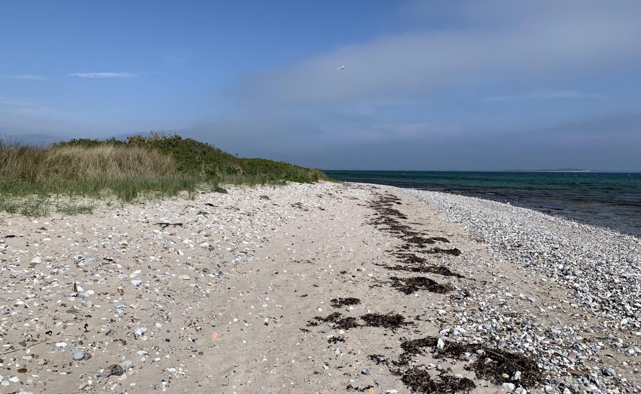 Foto af Erikhale Strand med let sand og småsten overflade