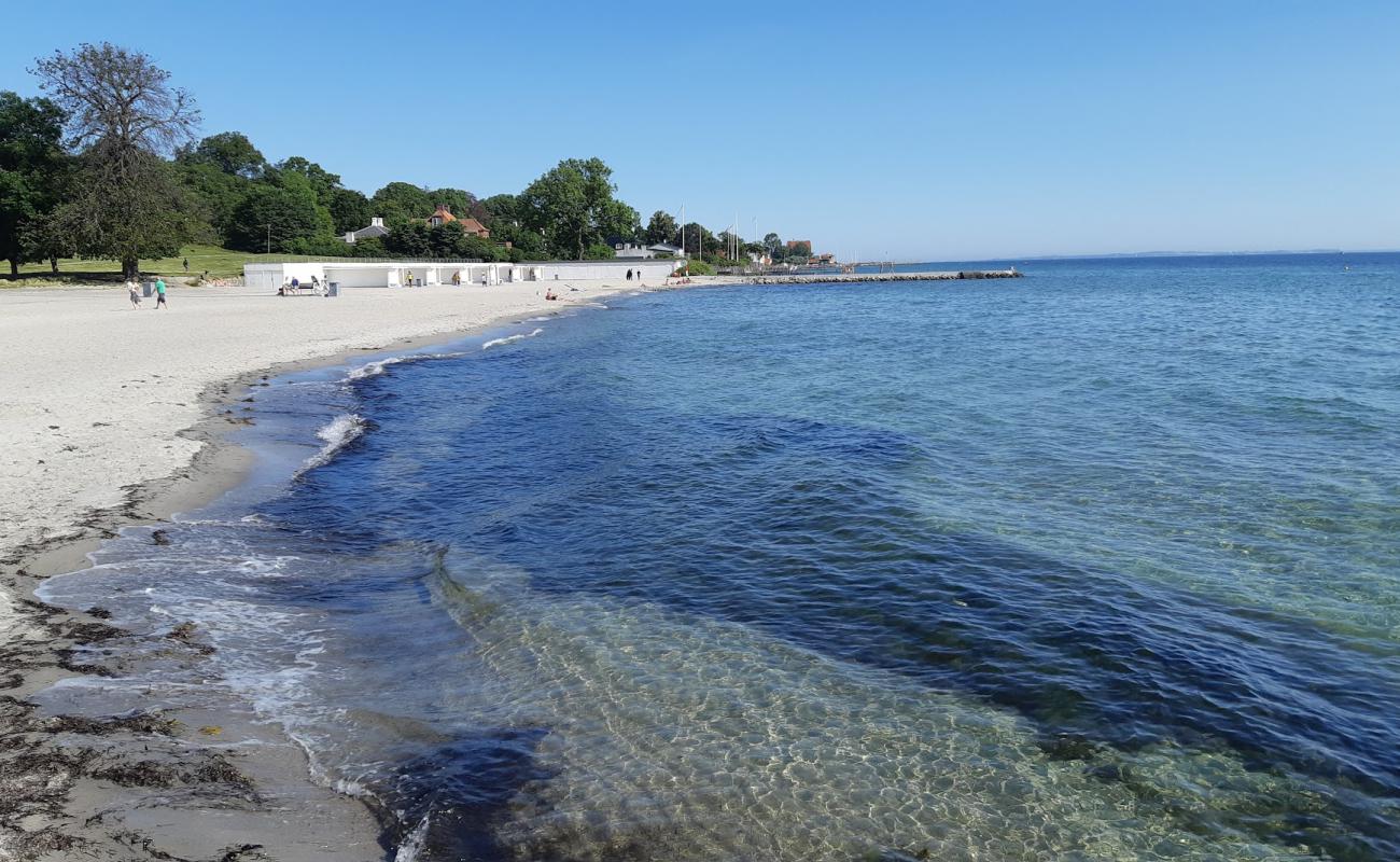 Foto af Bellevue Strand med lys sand overflade